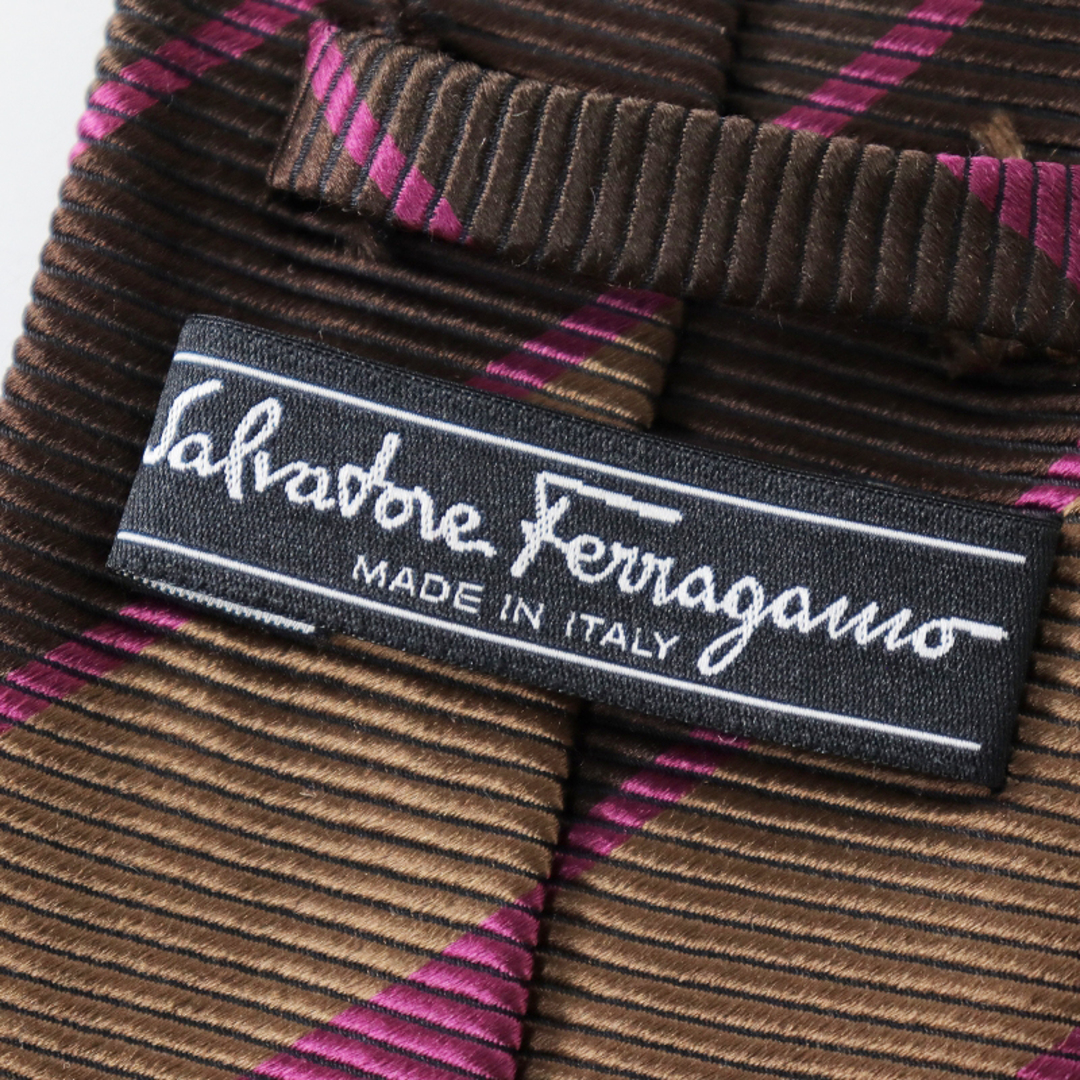 Salvatore Ferragamo(サルヴァトーレフェラガモ)のイタリア製 フェラガモ Salvatore Ferragamo レジメンタルストライプ ネクタイ /ブラウン ピンク 英国式【2400013663175】 メンズのファッション小物(ネクタイ)の商品写真