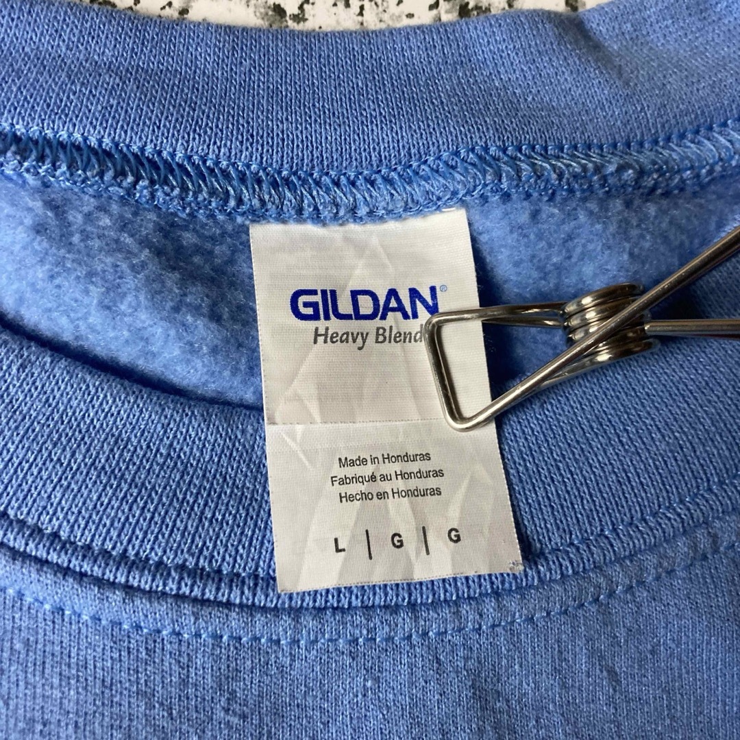 GILDAN(ギルタン)の【グッドレギュラー】ワンポイント刺繍ロゴ　スウェットトレーナー　アイスブルー メンズのトップス(スウェット)の商品写真