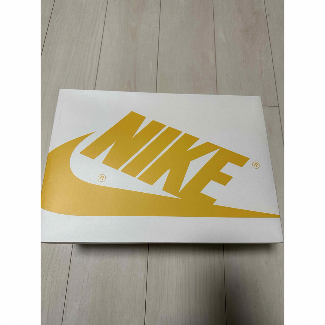 NIKE(ナイキ)のナイキ エアジョーダン1 レトロ ハイ OG イエローオークル 29cm メンズの靴/シューズ(スニーカー)の商品写真