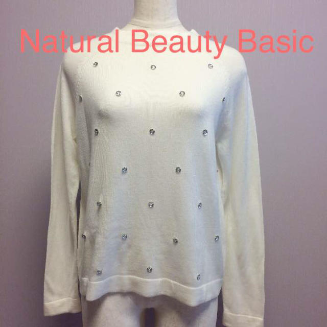 NATURAL BEAUTY BASIC(ナチュラルビューティーベーシック)のNatural Beauty Basic ホワイトビジューニット♪ レディースのトップス(ニット/セーター)の商品写真