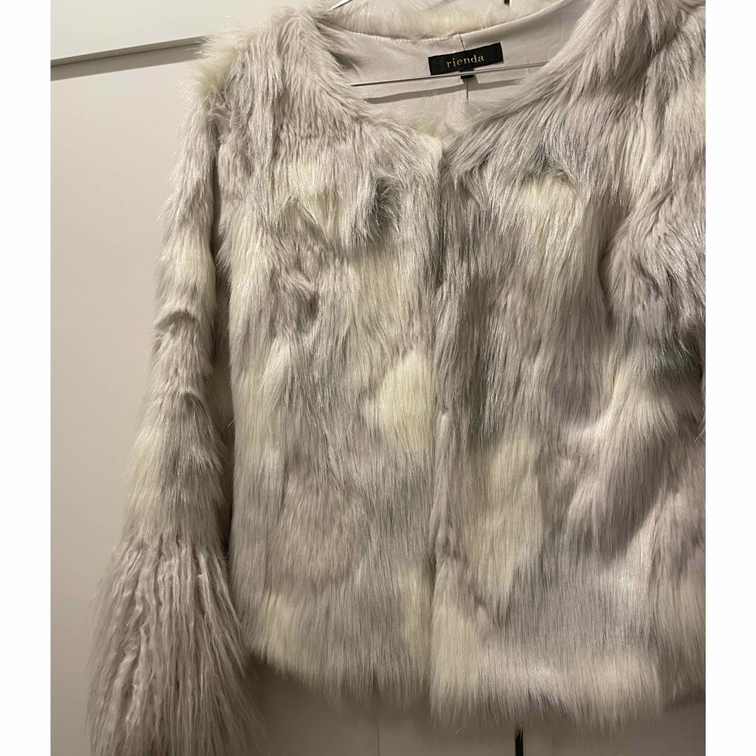 rienda(リエンダ)のリエンダ　コート　アウター レディースのジャケット/アウター(毛皮/ファーコート)の商品写真
