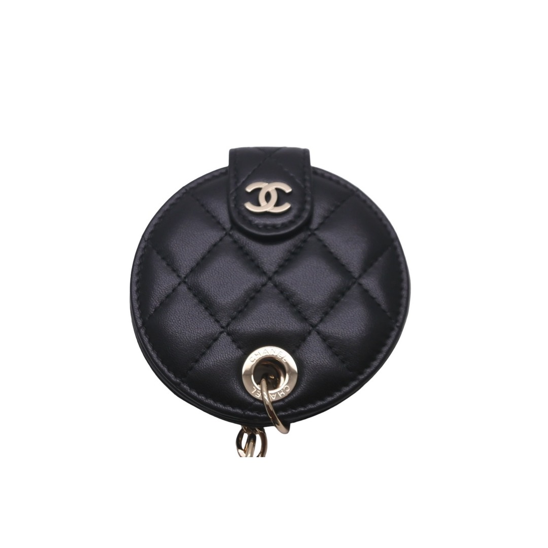 CHANEL(シャネル)のCHANEL シャネル ネームプレート タグ バッグチャーム ココマーク 28番台 2019年 マトラッセ ラムスキン ブラック 美品 中古 58563 レディースのファッション小物(その他)の商品写真