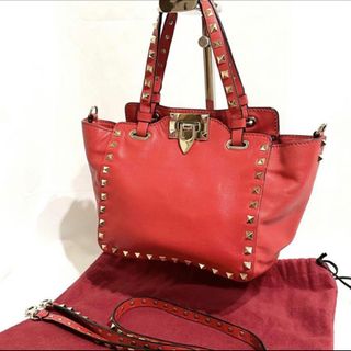 ヴァレンティノ(VALENTINO)の美品 正規品 ヴァレンティノ 2way ハンドバッグ ロックスタッズ 赤 レザー(ハンドバッグ)