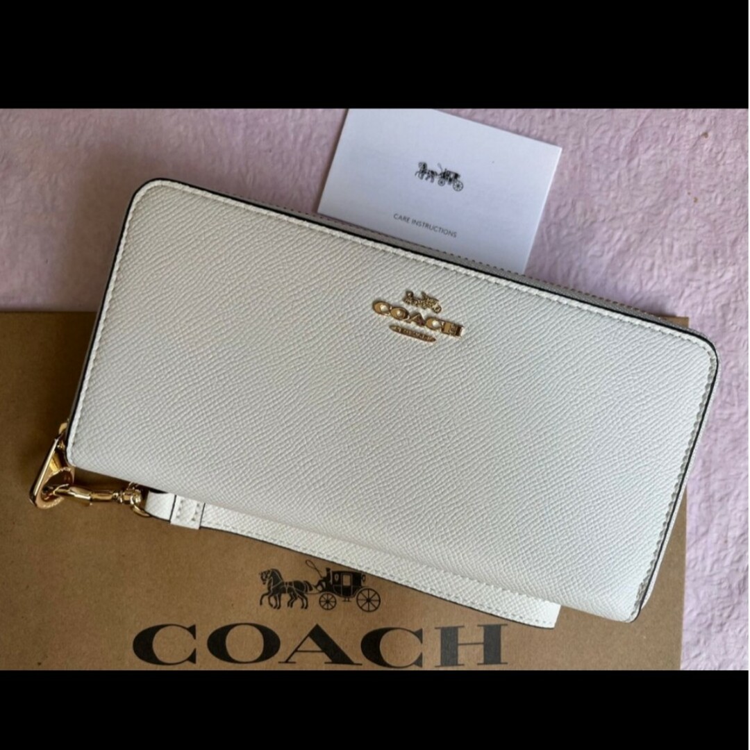 新品　COACH　長財布　ラウンドファスナー　ホワイト　ワンポイント　小銭入れ有ファッション小物