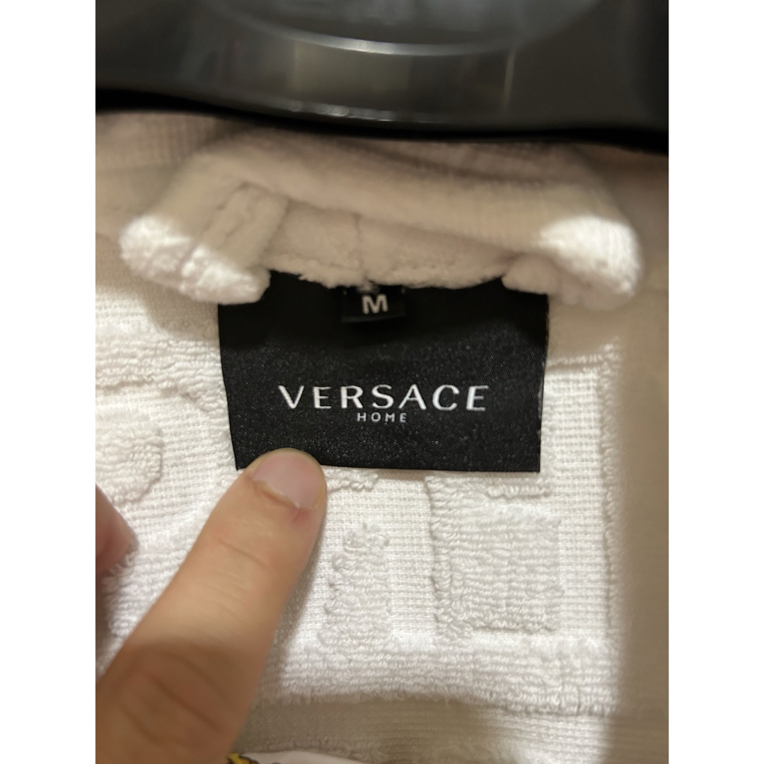 VERSACE(ヴェルサーチ)のVERSACE ヴェルサーチ　ベルサーチ　メデューサ　バスローブ　　ホワイト メンズのトップス(その他)の商品写真