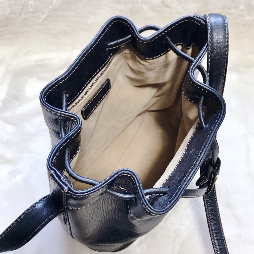 Courreges(クレージュ)の美品 Courreges タッセル オールレザー 巾着 ショルダーバッグ シボ革 レディースのバッグ(ショルダーバッグ)の商品写真
