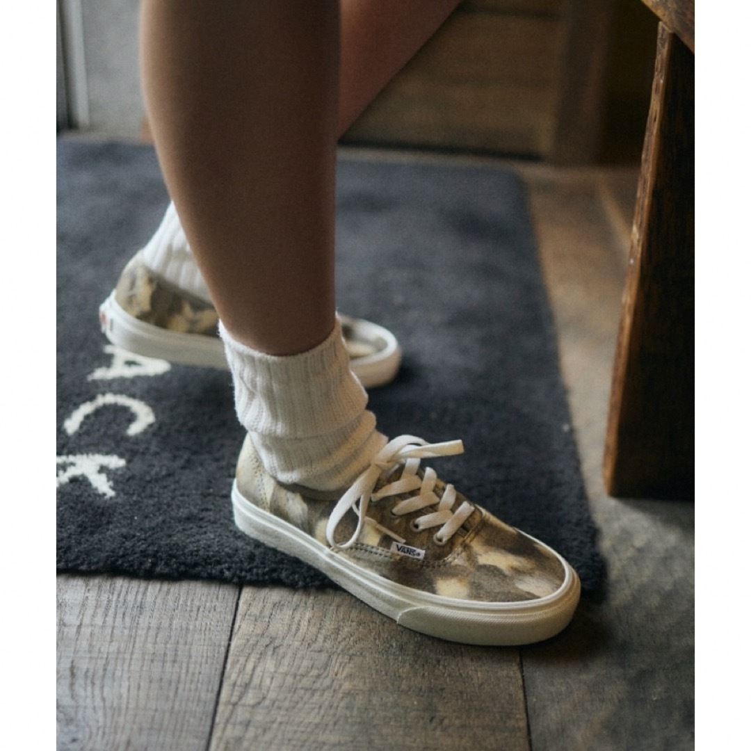 VANS(ヴァンズ)の★新品★VANS オーセンティック ベージュ/25cm レディースの靴/シューズ(スニーカー)の商品写真