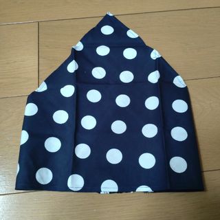 セール！ハンドメイド　子供用三角巾　ドット柄　紺(キッチン小物)