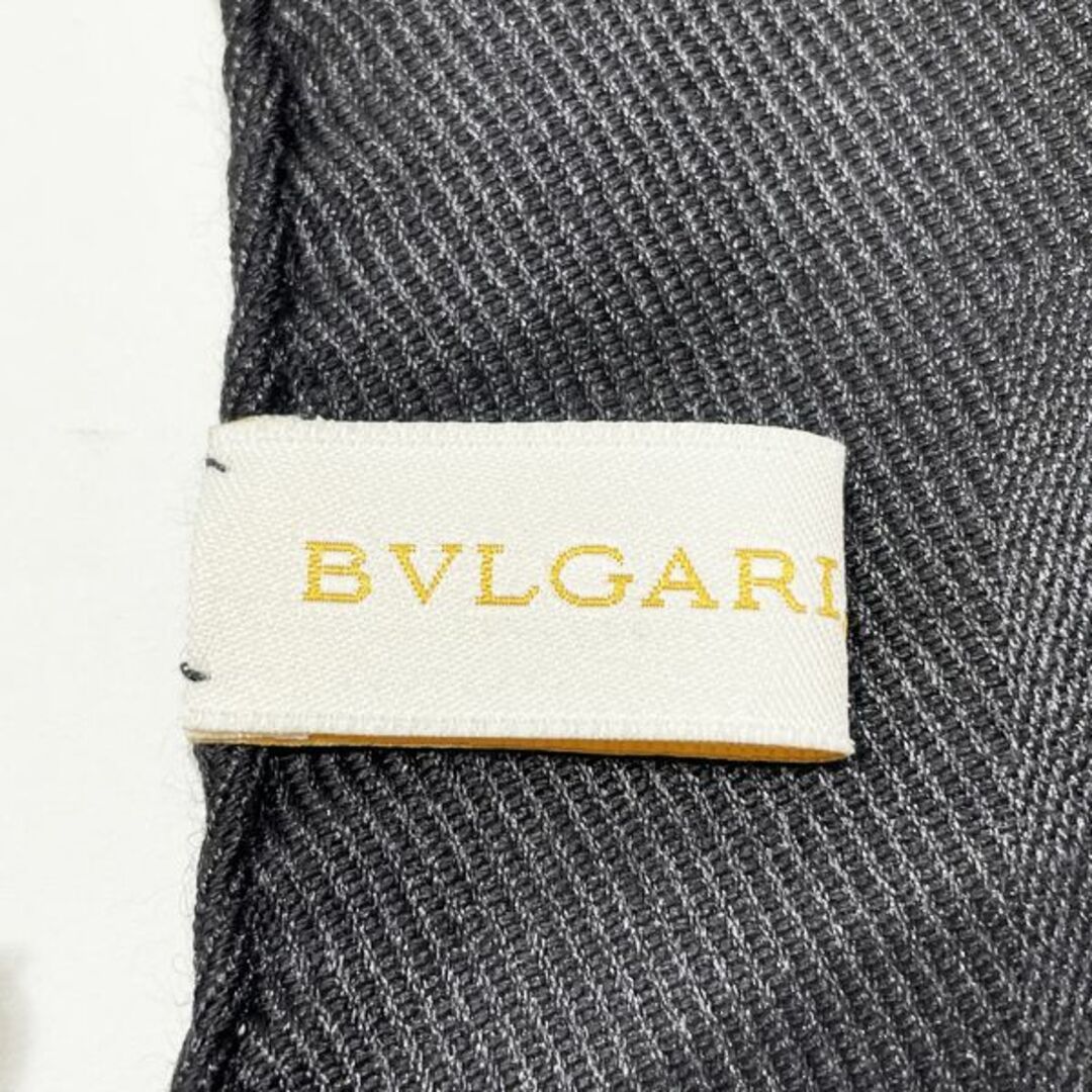 BVLGARI(ブルガリ)のBVLGARI ロゴマニア フリンジ 大判 ストール シルク ウール レディースのファッション小物(ストール/パシュミナ)の商品写真