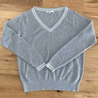 ユニクロ(UNIQLO)の美品　UNIQLO Vネック　セーター　Lサイズ　カシミヤ混　グレー　レディース(ニット/セーター)