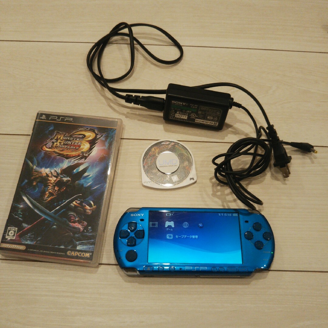 アウトレット特販 超美品⭐️psp3000本体⭐️青。純正バッテリー