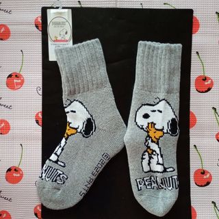 ピーナッツ(PEANUTS)の☃❄SNOOPYのふわふわ内側パイルソックス。【完売品】(ソックス)