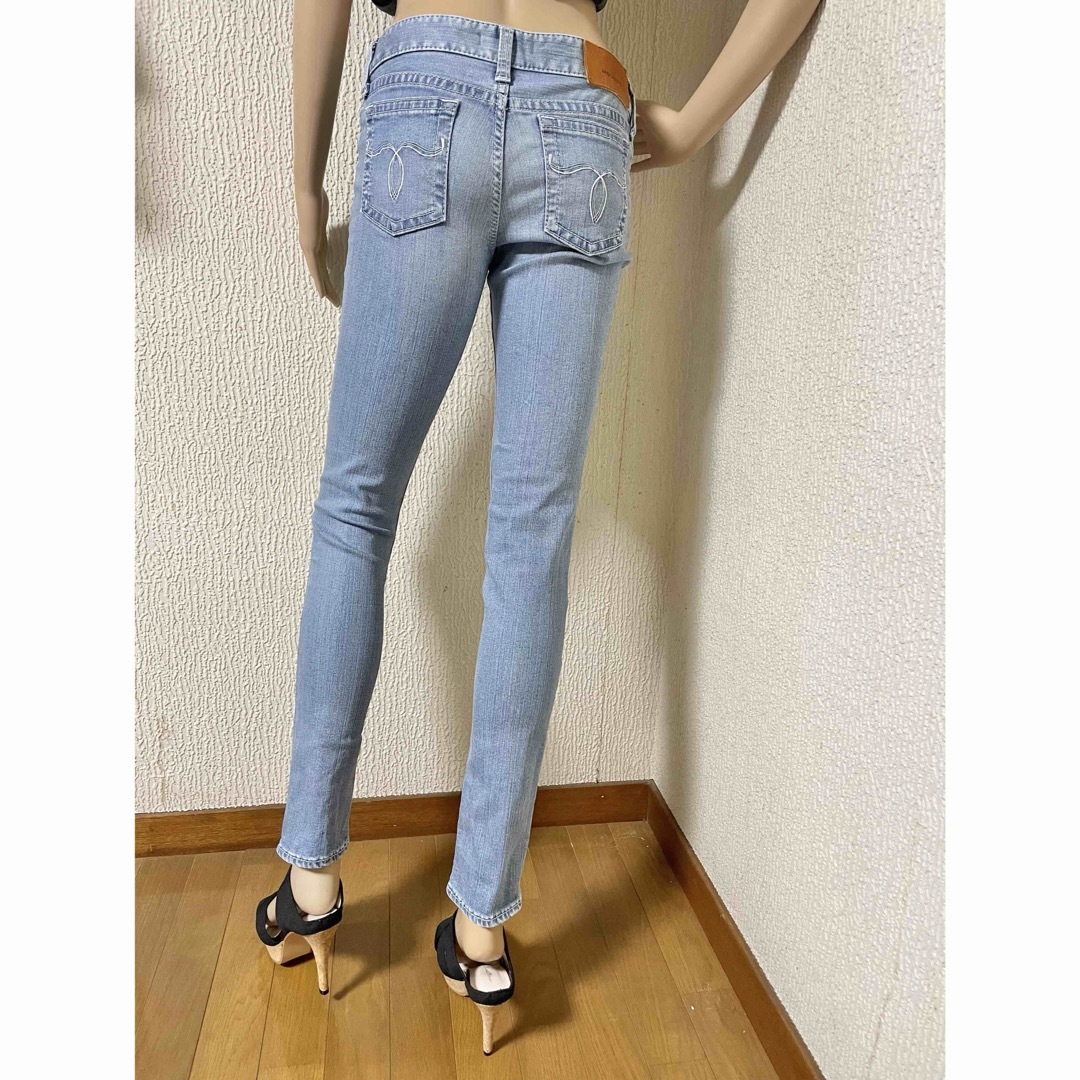 moussy(マウジー)のmoussyパウダースキニーデニム　26 powder skinny denim レディースのパンツ(デニム/ジーンズ)の商品写真