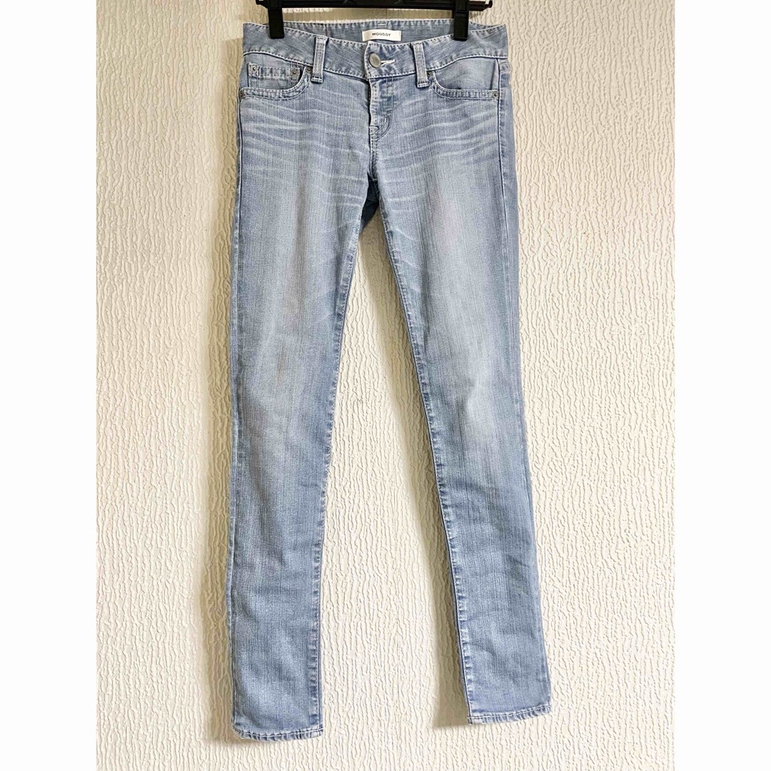 moussy(マウジー)のmoussyパウダースキニーデニム　26 powder skinny denim レディースのパンツ(デニム/ジーンズ)の商品写真