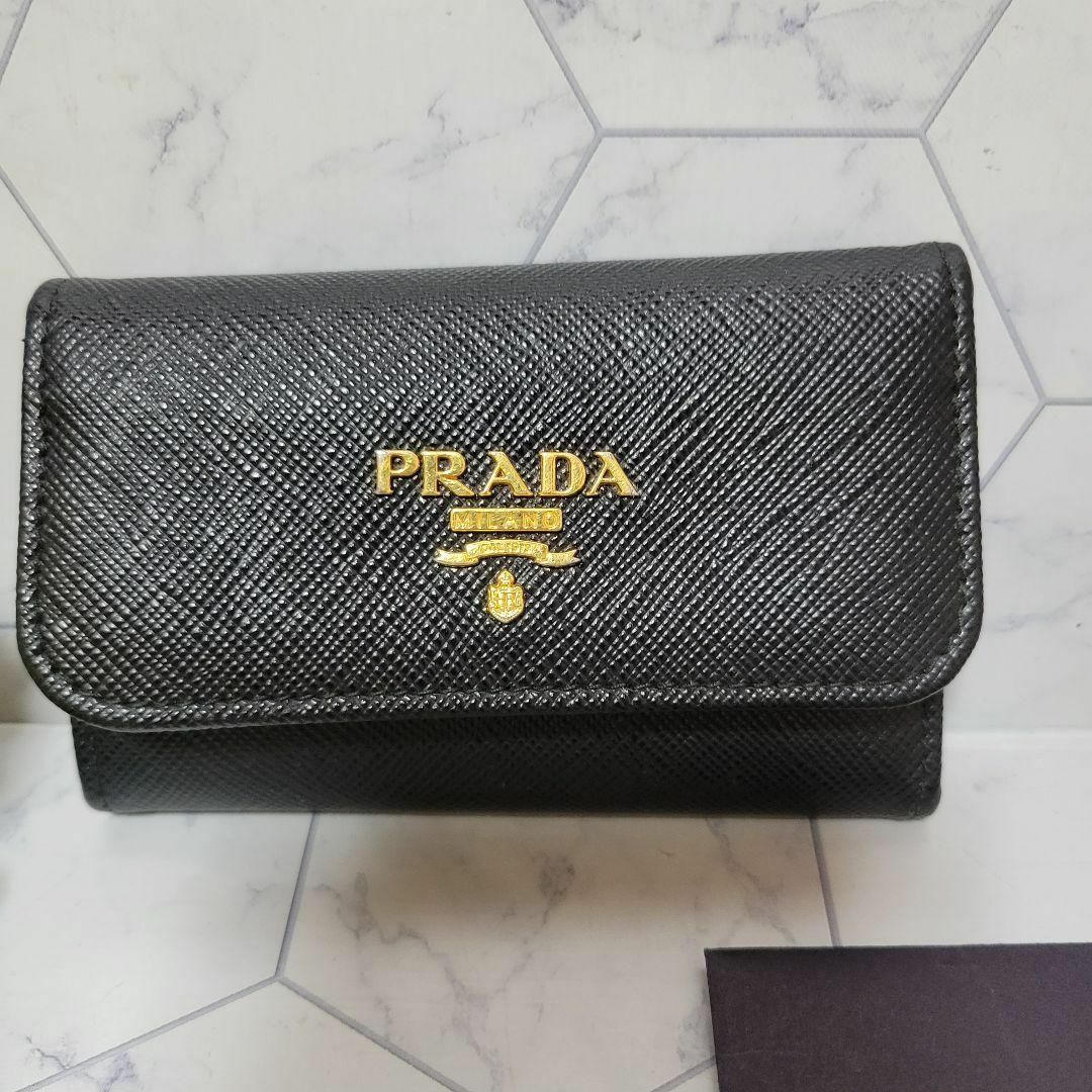 PRADA　ブラック×ゴールド　可愛い　ロゴ　キーケース　カードケース　リング