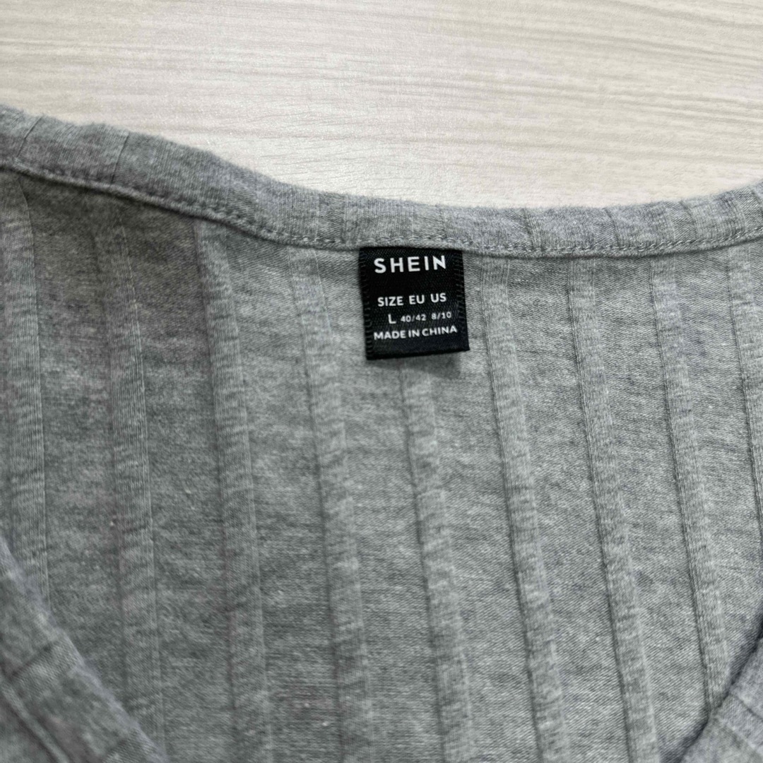 SHEIN(シーイン)のSHEIN リブニット シングルブレスト Tシャツ レディースのトップス(シャツ/ブラウス(長袖/七分))の商品写真