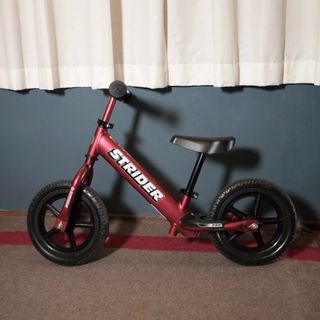 ストライダ(STRIDA)のストライダープロ　メタリックマルーン　STRIDER PRO アルミフレーム(三輪車/乗り物)