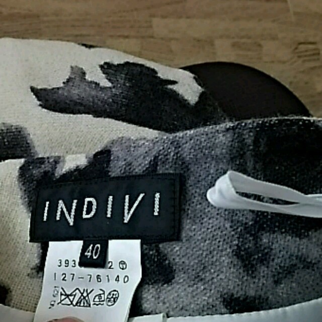 INDIVI(インディヴィ)のINDIVI 花柄タイトスカート レディースのスカート(ひざ丈スカート)の商品写真