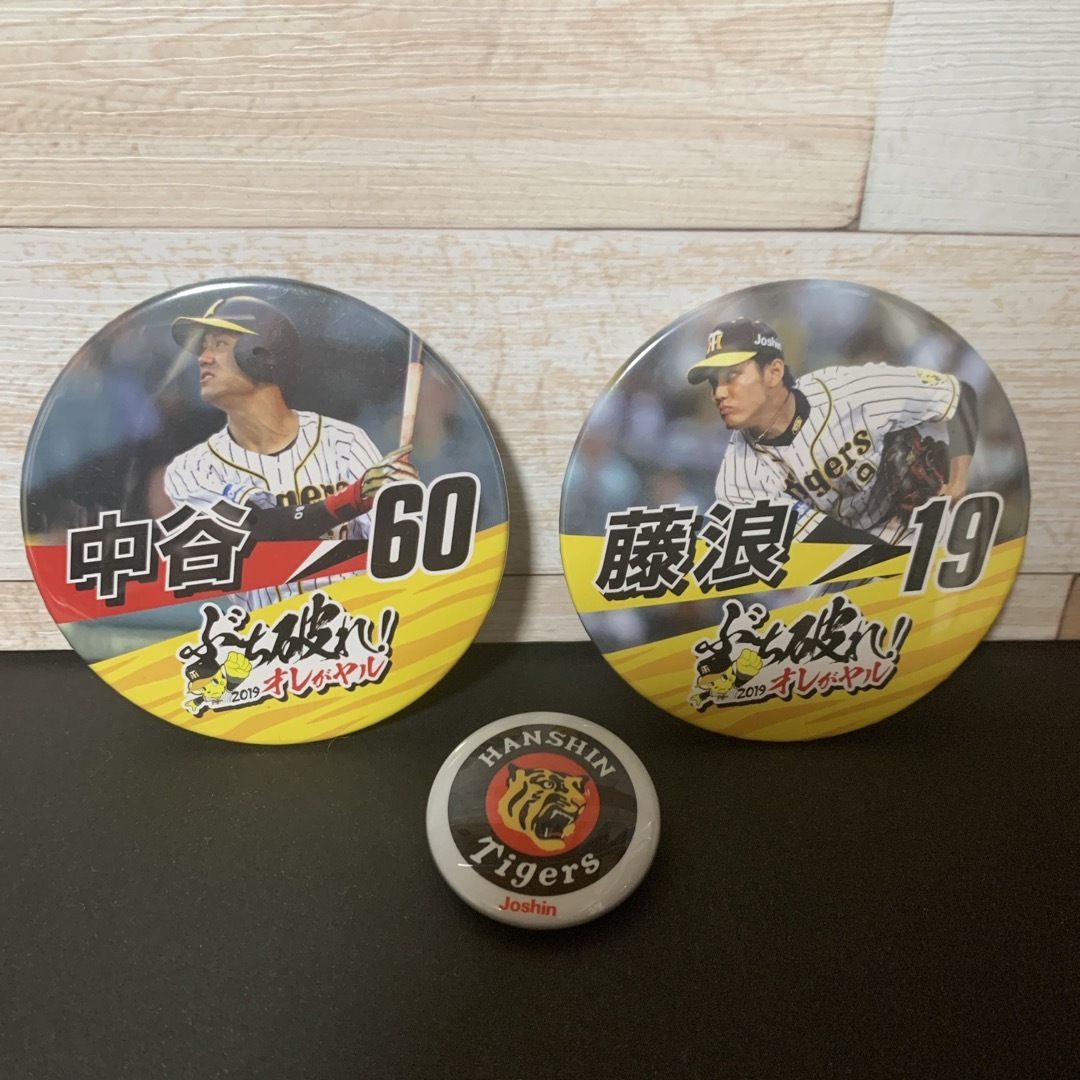阪神タイガース缶バッジ スポーツ/アウトドアの野球(記念品/関連グッズ)の商品写真