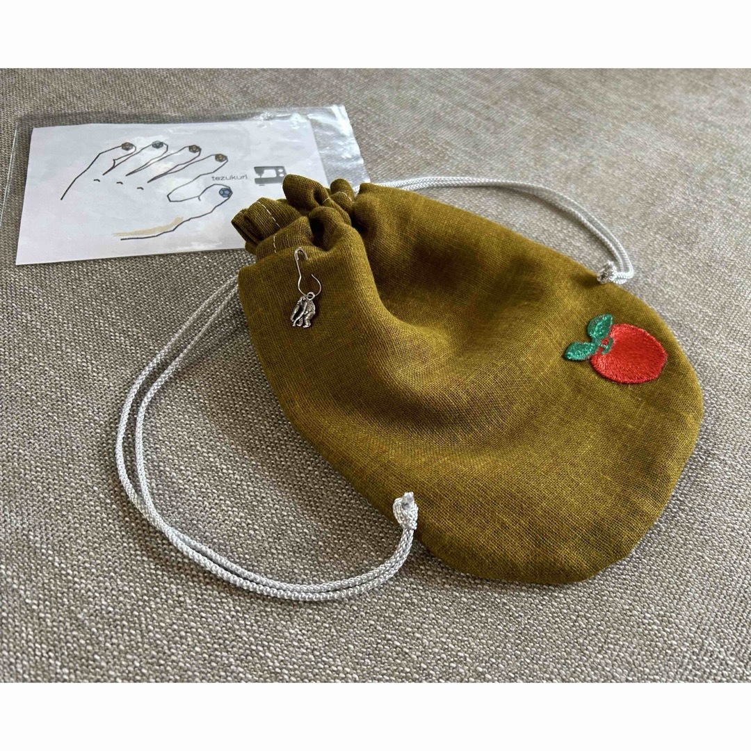 林檎とゴリラの巾着袋 ハンドメイドのファッション小物(ポーチ)の商品写真