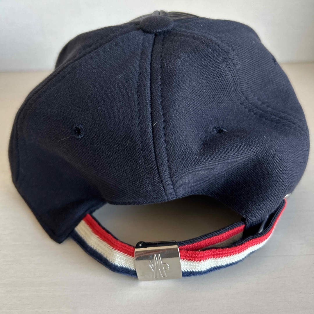 MONCLER(モンクレール)の【新品未使用早い者勝ち】モンクレール　ネイビー　キャップ メンズの帽子(キャップ)の商品写真