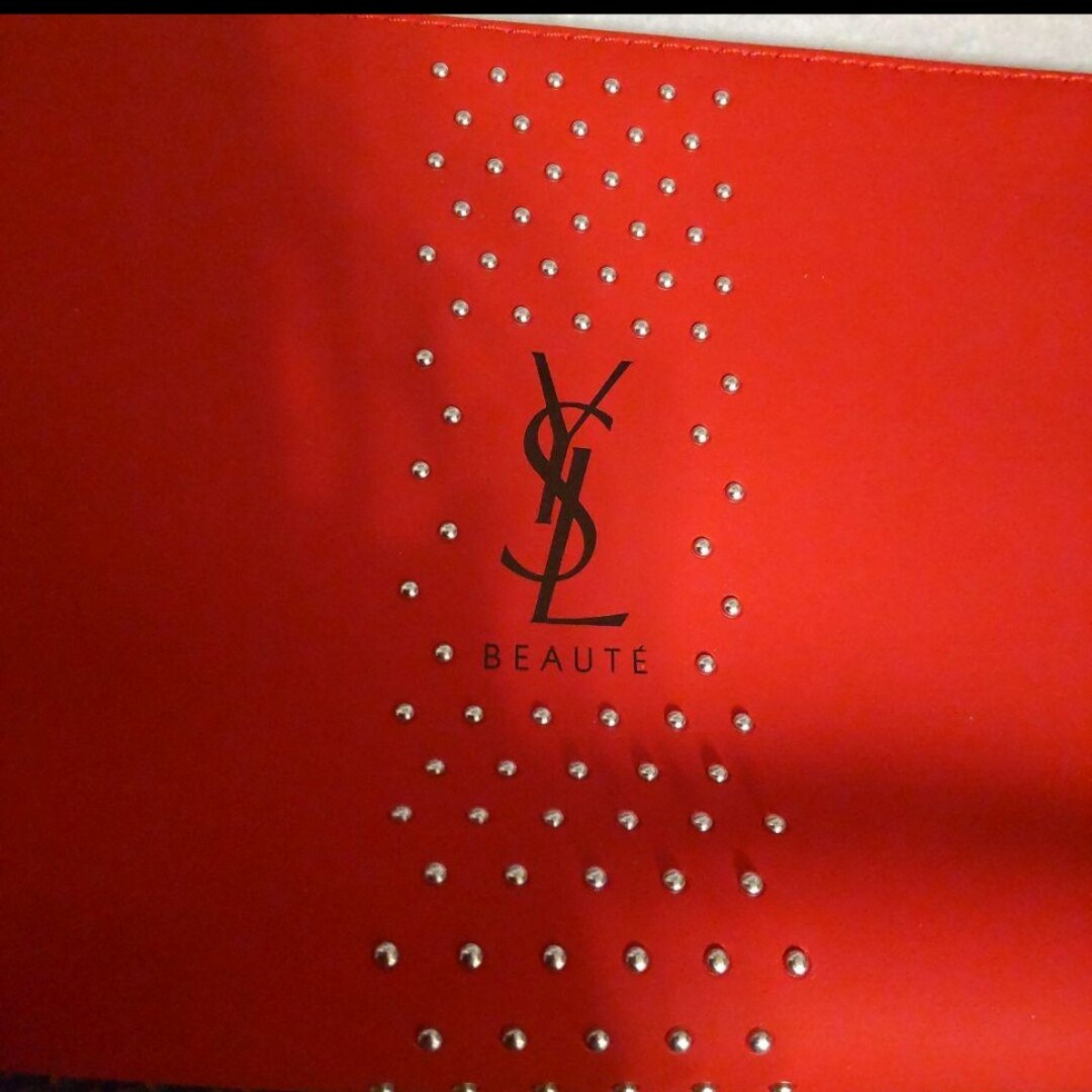 Yves Saint Laurent(イヴサンローラン)の希少！新品未使用 イヴ・サンローラン ポーチ 赤 レディースのファッション小物(ポーチ)の商品写真