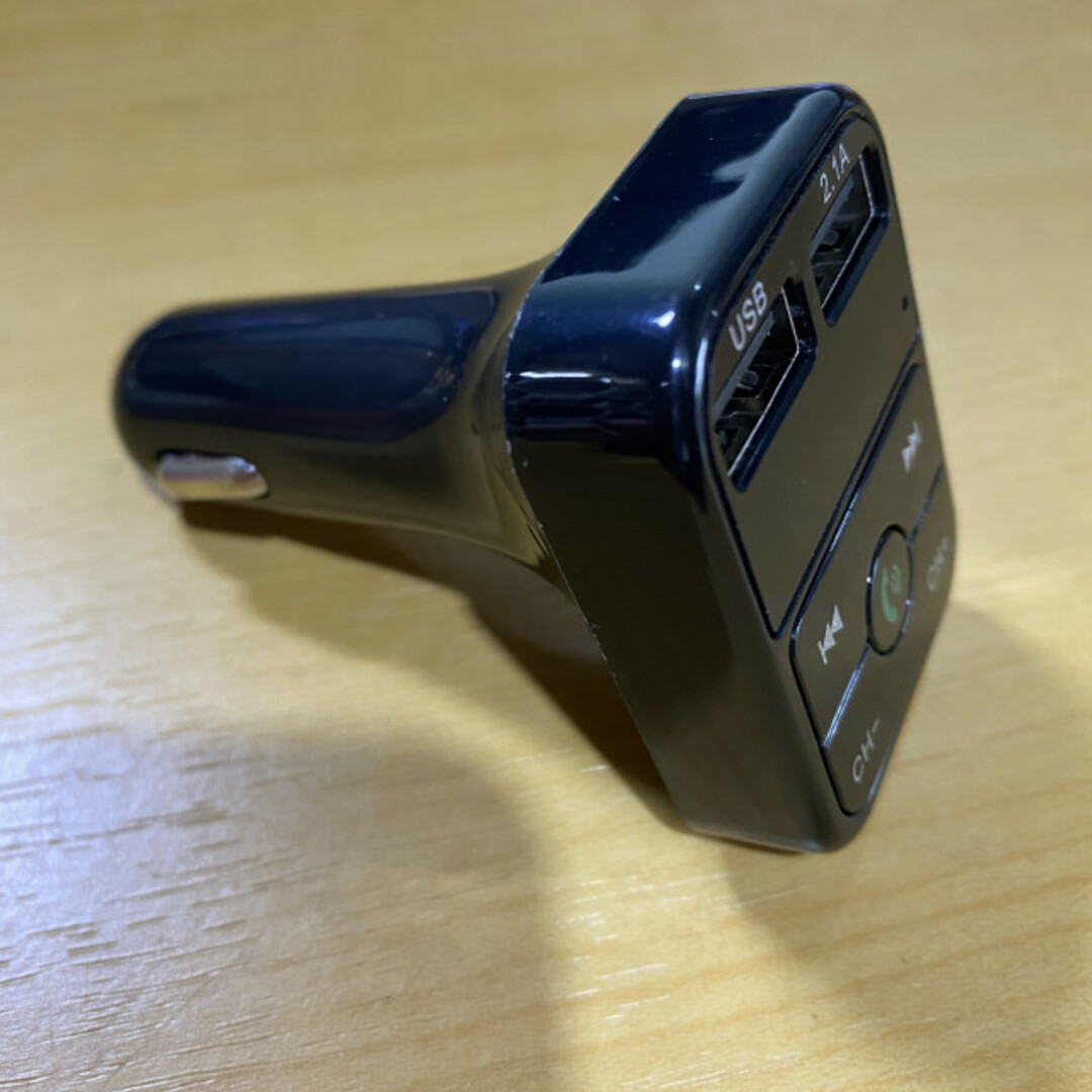 FMトランスミッターBluetooth ハンズフリー通話　USB充電ポート付き 自動車/バイクの自動車(車内アクセサリ)の商品写真