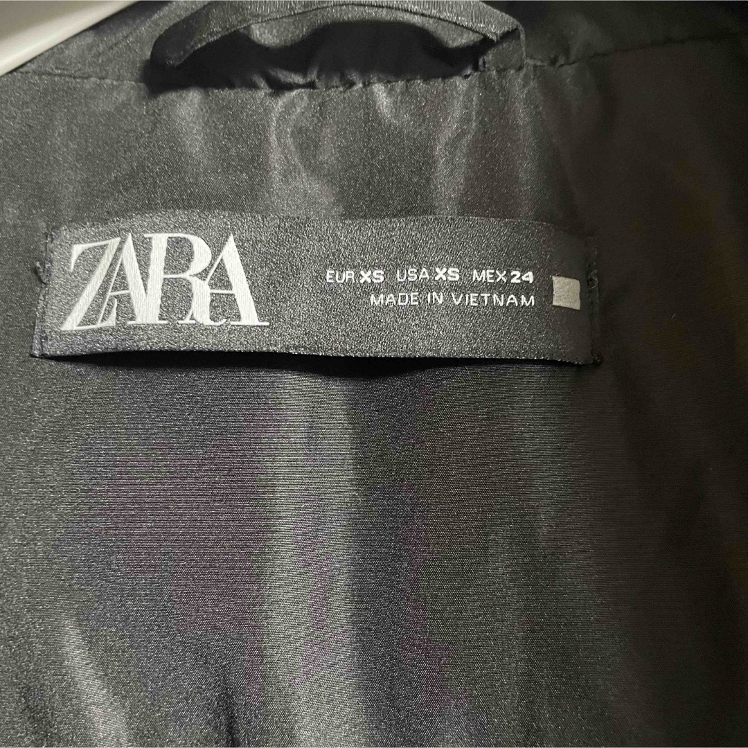 ZARA(ザラ)のZARA クロップド丈ダウン レディースのジャケット/アウター(ダウンベスト)の商品写真