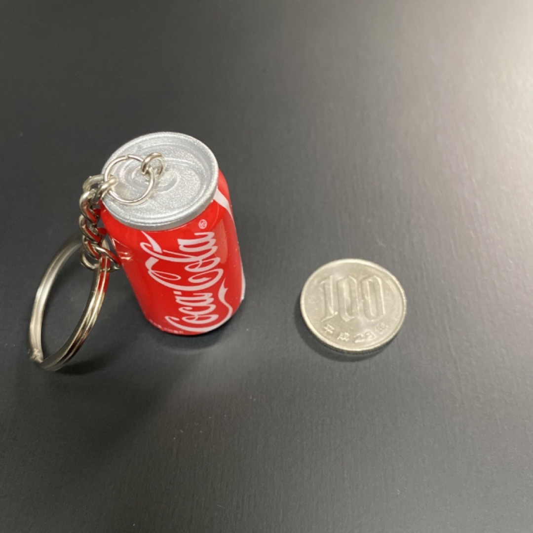 缶ジュース ミニチュア コカコーラ キーホルダー レディースのファッション小物(キーホルダー)の商品写真