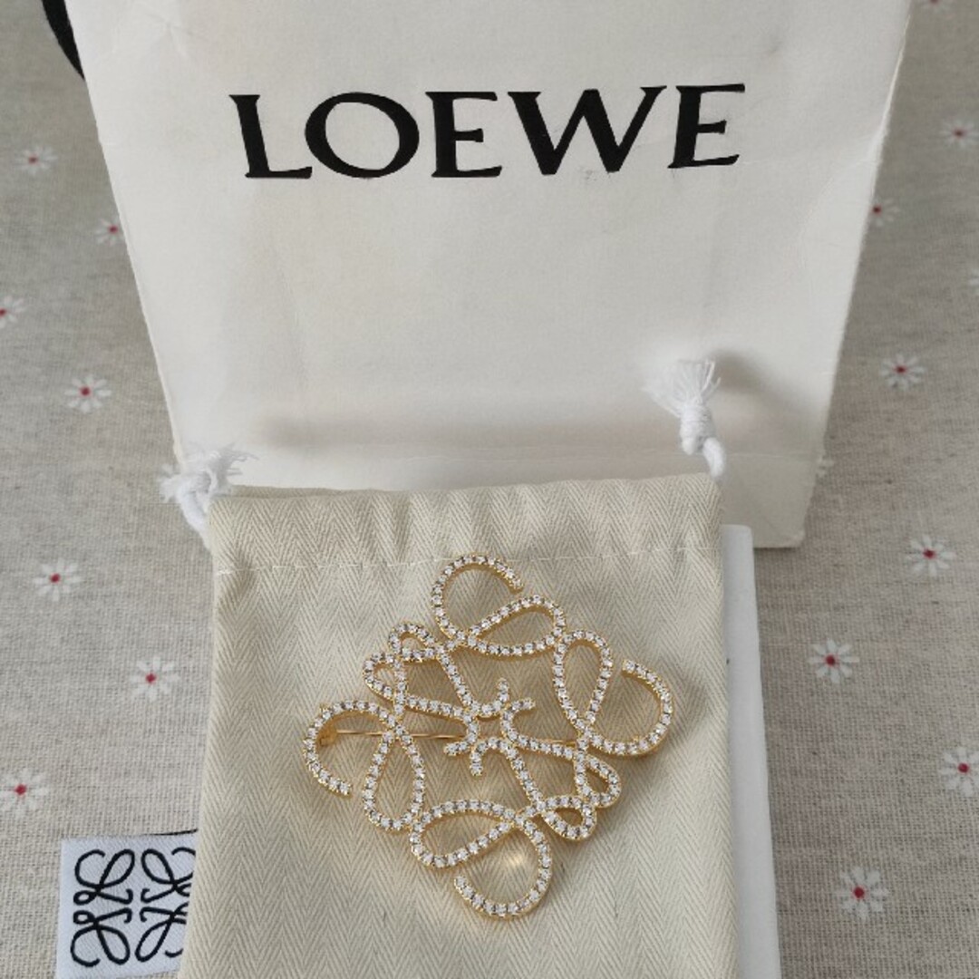 人気商品販売中 【美品】LOEWE ロエベ ブローチ ダイヤモンド