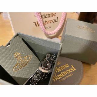 ヴィヴィアンウエストウッド(Vivienne Westwood)のヴィヴィアン・ウエストウッド スモールオーブ ネックレス（ピンク×シルバー）(ネックレス)