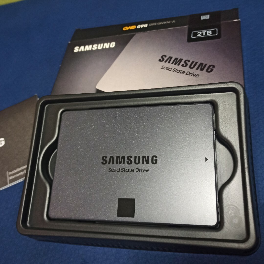 SAMSUNG(サムスン)のSamsung 860 QVO SSD 2TB スマホ/家電/カメラのPC/タブレット(PC周辺機器)の商品写真