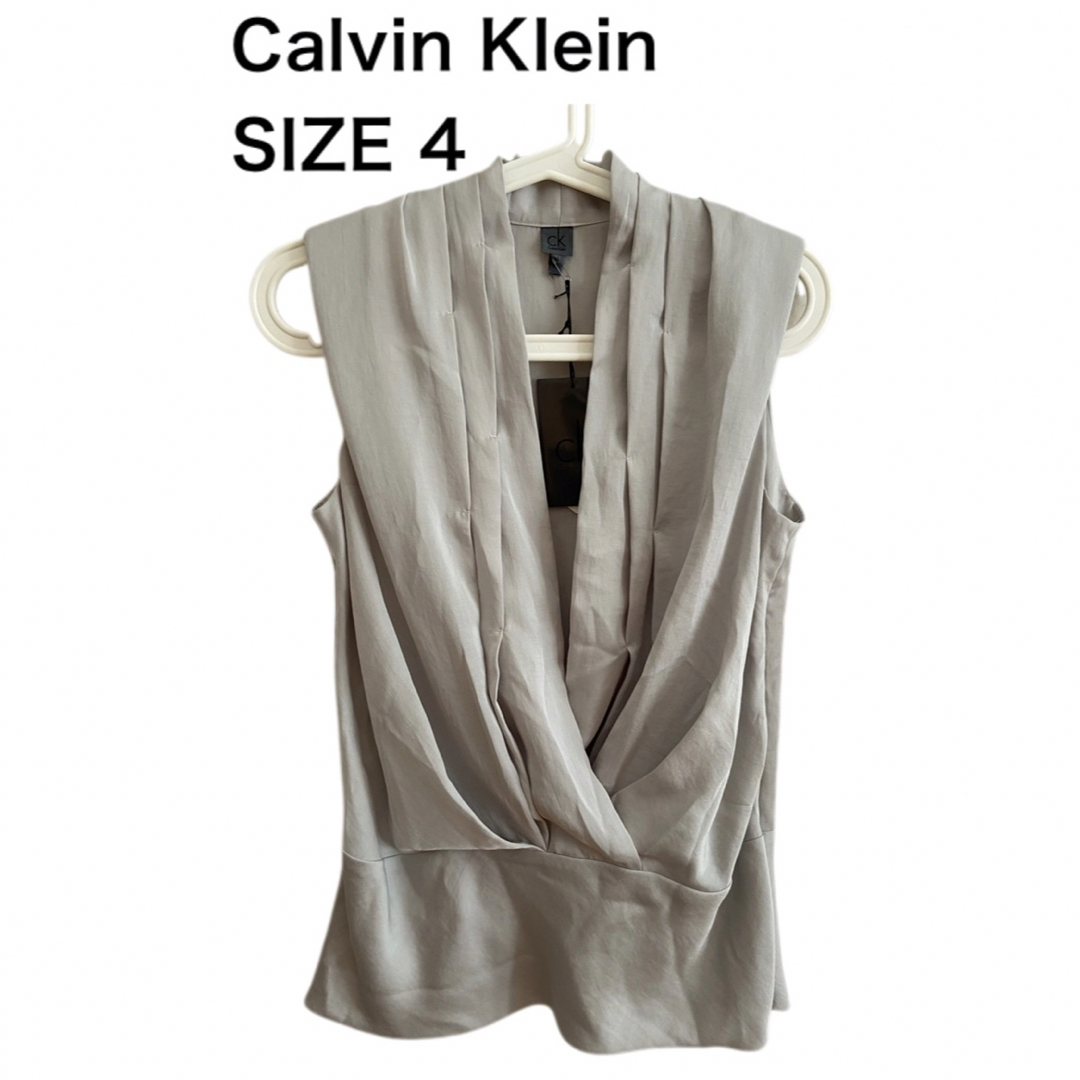 ck Calvin Klein(シーケーカルバンクライン)の未使用タグ付Calvin Kleinカルバンクライン ノースリーブ ブラウス 4 レディースのトップス(シャツ/ブラウス(半袖/袖なし))の商品写真