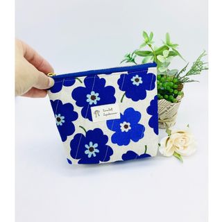 ポーチ☆北欧風の花柄＆ハート（ブルー）(ポーチ)