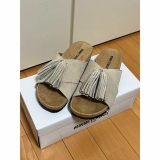 ミネトンカ(Minnetonka)の新品　ミネトンカ  ミラ タッセルフ ラットサンダル　ストーン　23㎝(サンダル)