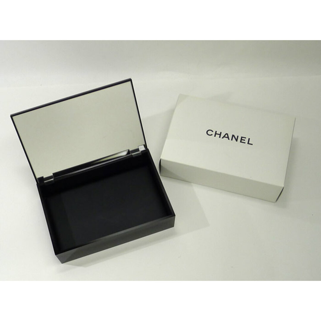 CHANEL(シャネル)のCHANEL ジュエリー ボックス コスメケース プラスチック ミラー付き インテリア/住まい/日用品のインテリア小物(小物入れ)の商品写真