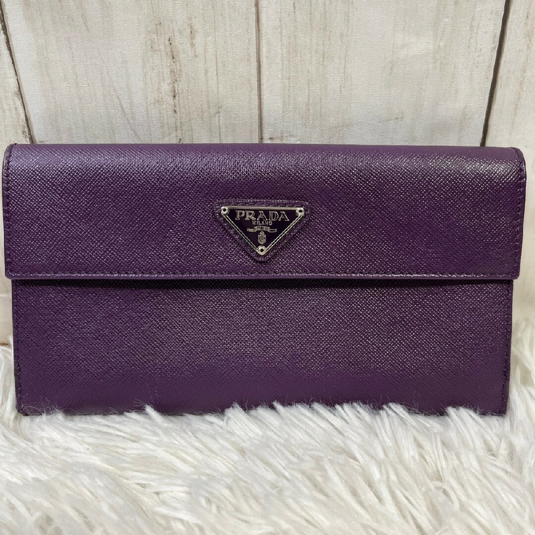 PRADA(プラダ)のプラダ　三角ロゴ　長財布　折り財布　紫　サフィアーノ　レザー　美品 レディースのファッション小物(財布)の商品写真