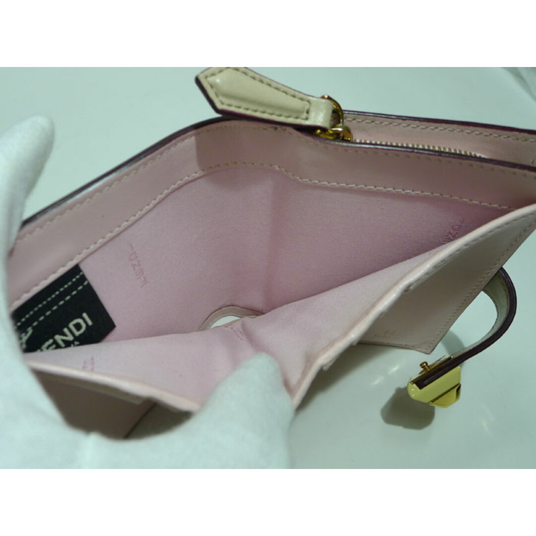 FENDI(フェンディ)のFENDI 二つ折り財布 スタッズ コンパクト ウォレット レザー ベージュ レディースのファッション小物(財布)の商品写真