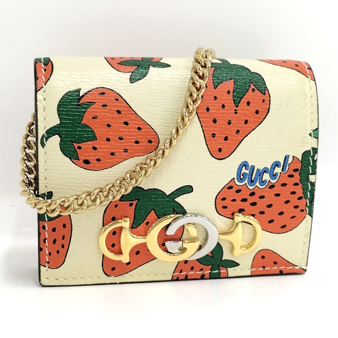 Gucci(グッチ)のGUCCI ミニ チェーンウォレット ズゥミ ストロベリー柄 レザー イエロー系 レディースのファッション小物(財布)の商品写真