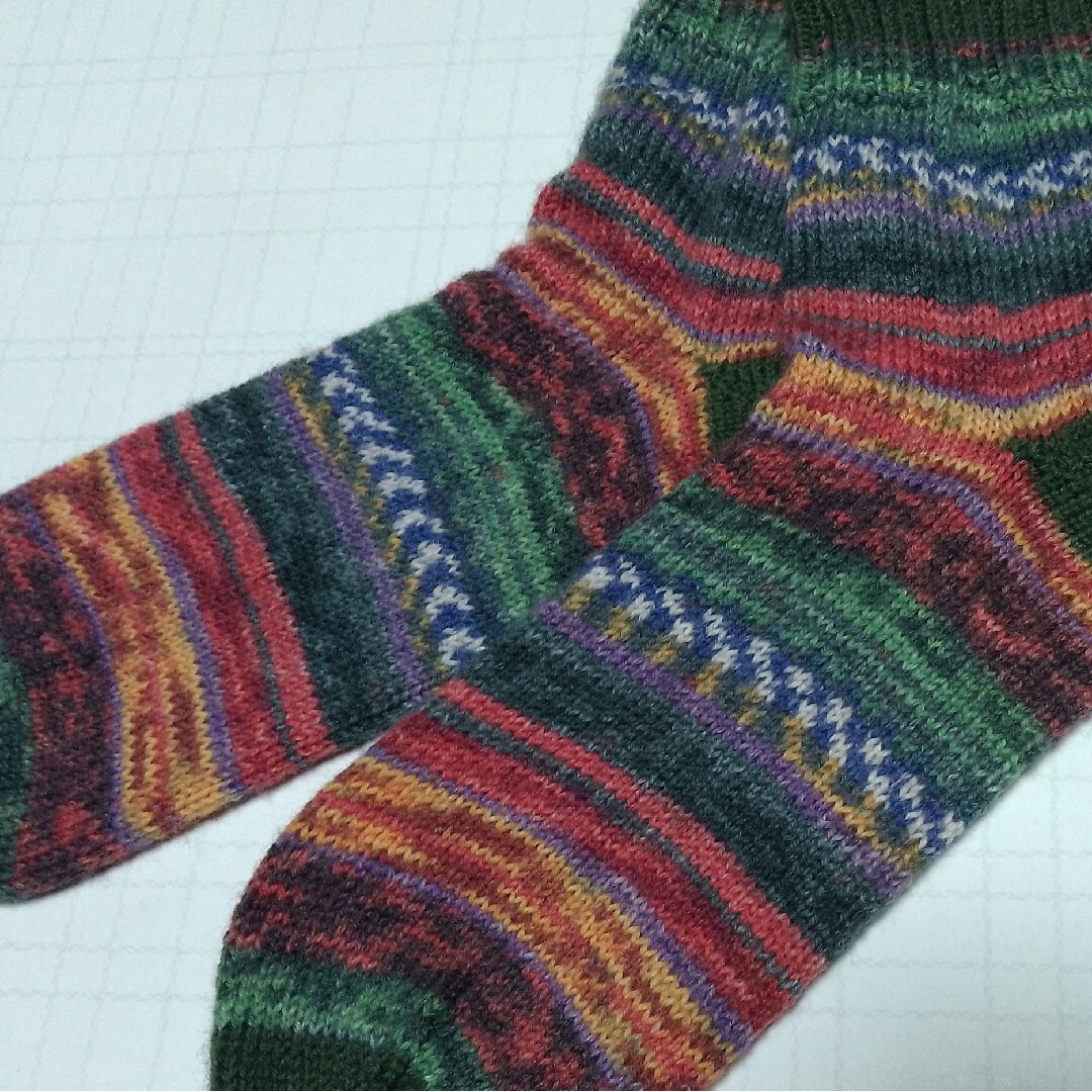 手編み靴下⭐オパール毛糸⭐フンデルトヴァッサー✳️グリーン系 ハンドメイドのファッション小物(レッグウェア)の商品写真