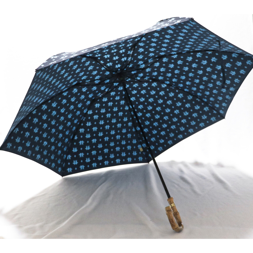 KEITA MARUYAMA TOKYO PARIS(ケイタマルヤマ)の《ケイタマルヤマ》新品 トナカイ×ホース柄 折りたたみ傘 雨傘 バンブーハンドル レディースのファッション小物(傘)の商品写真