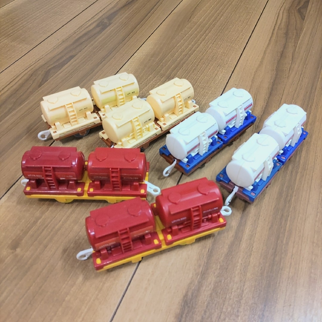 プラレール 貨物貨車6両 エンタメ/ホビーのおもちゃ/ぬいぐるみ(鉄道模型)の商品写真
