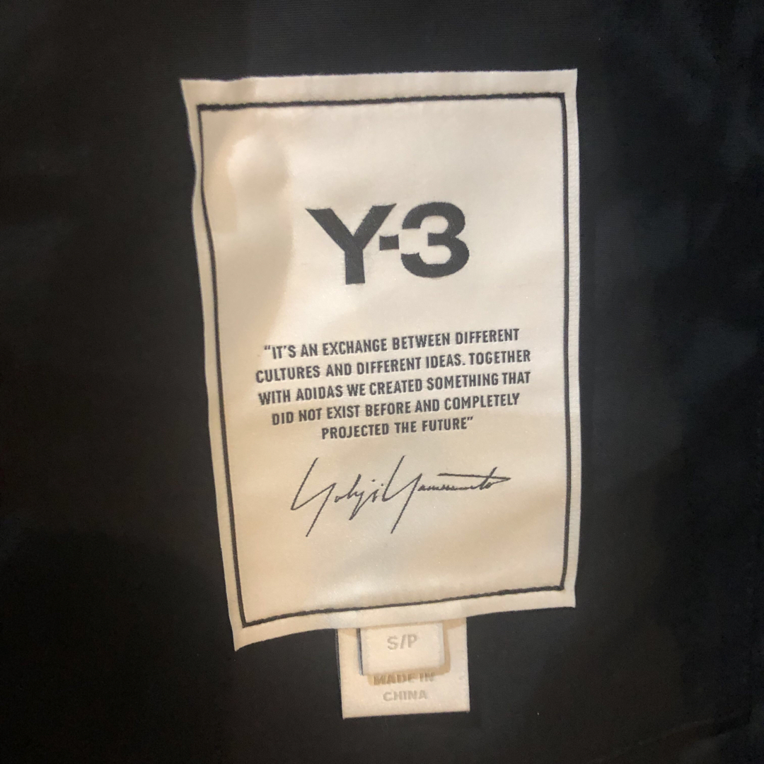 Y-3(ワイスリー)の値下げ 新品未使用タグ付き　ワイスリー　Y-3 トレンチコート　ライトコート メンズのジャケット/アウター(トレンチコート)の商品写真