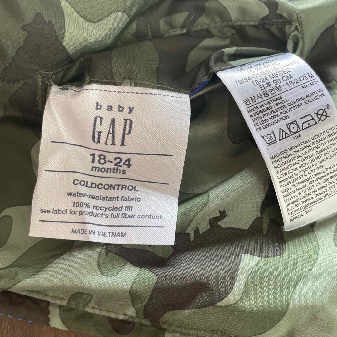 GAP(ギャップ)のBABY GAP リバーシブル　ダウンジャケット　90cm キッズ/ベビー/マタニティのキッズ服男の子用(90cm~)(ジャケット/上着)の商品写真