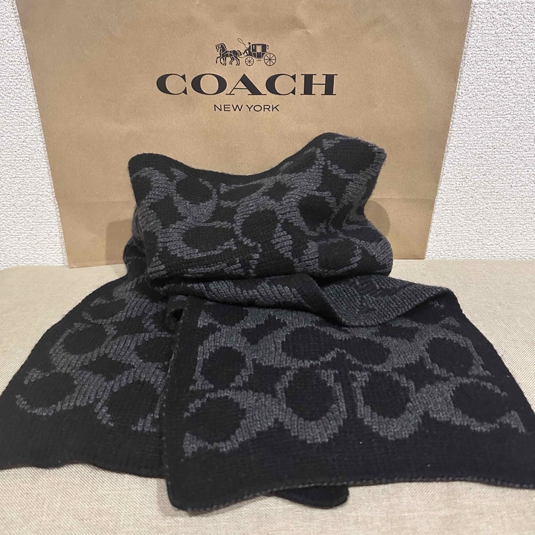 COACH(コーチ)のCOACHのシグネチャー柄カシミヤ混ニット　黒＆グレー　マフラー メンズのファッション小物(マフラー)の商品写真