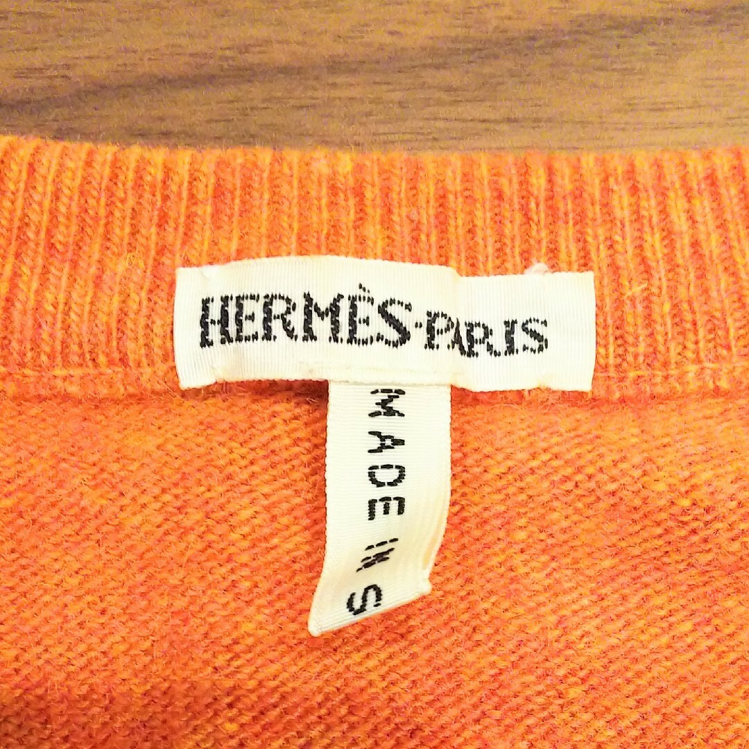 Hermes(エルメス)のHERMESエルメス☆カシミヤカーディガンセリエボタン☆オレンジS レディースのトップス(カーディガン)の商品写真