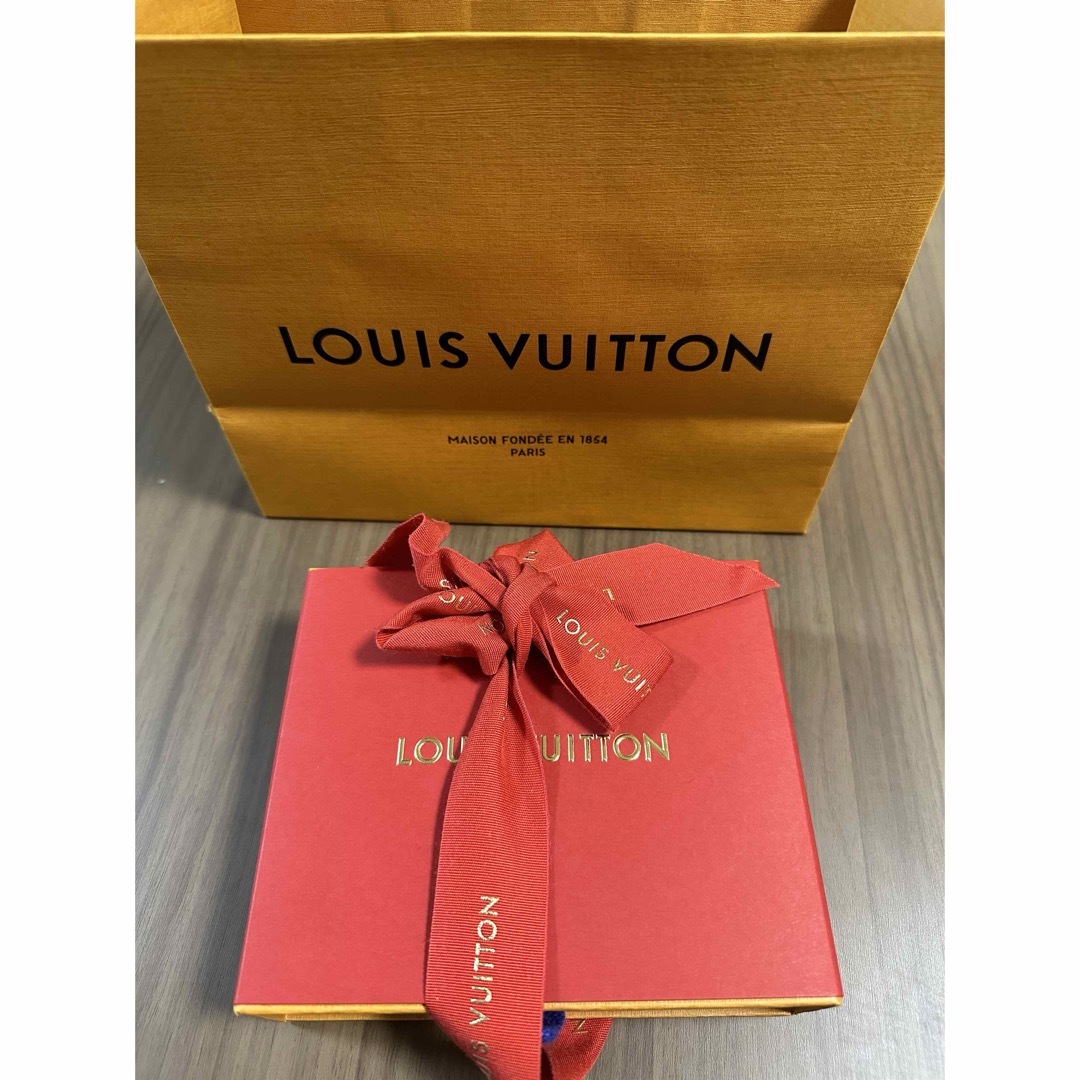 LOUIS VUITTON(ルイヴィトン)のLOUIS VUITTON ２つ折り財布　ポルトフォイユ•クレア レディースのファッション小物(財布)の商品写真