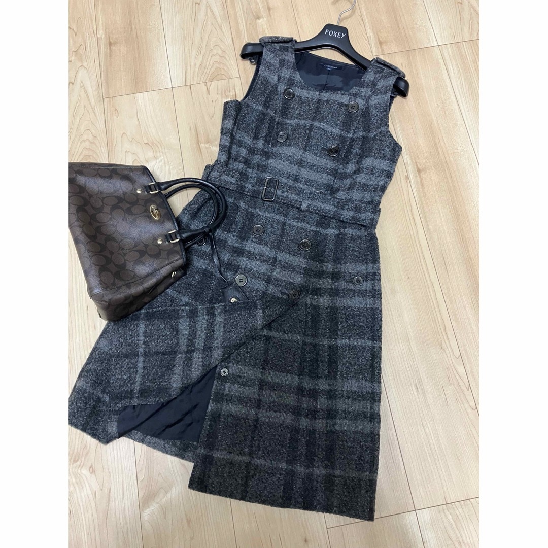 BURBERRY(バーバリー)の美品　バーバリー　ロンドン　ワンピース　ジレ　チェック　グレー　ニット レディースのワンピース(ひざ丈ワンピース)の商品写真