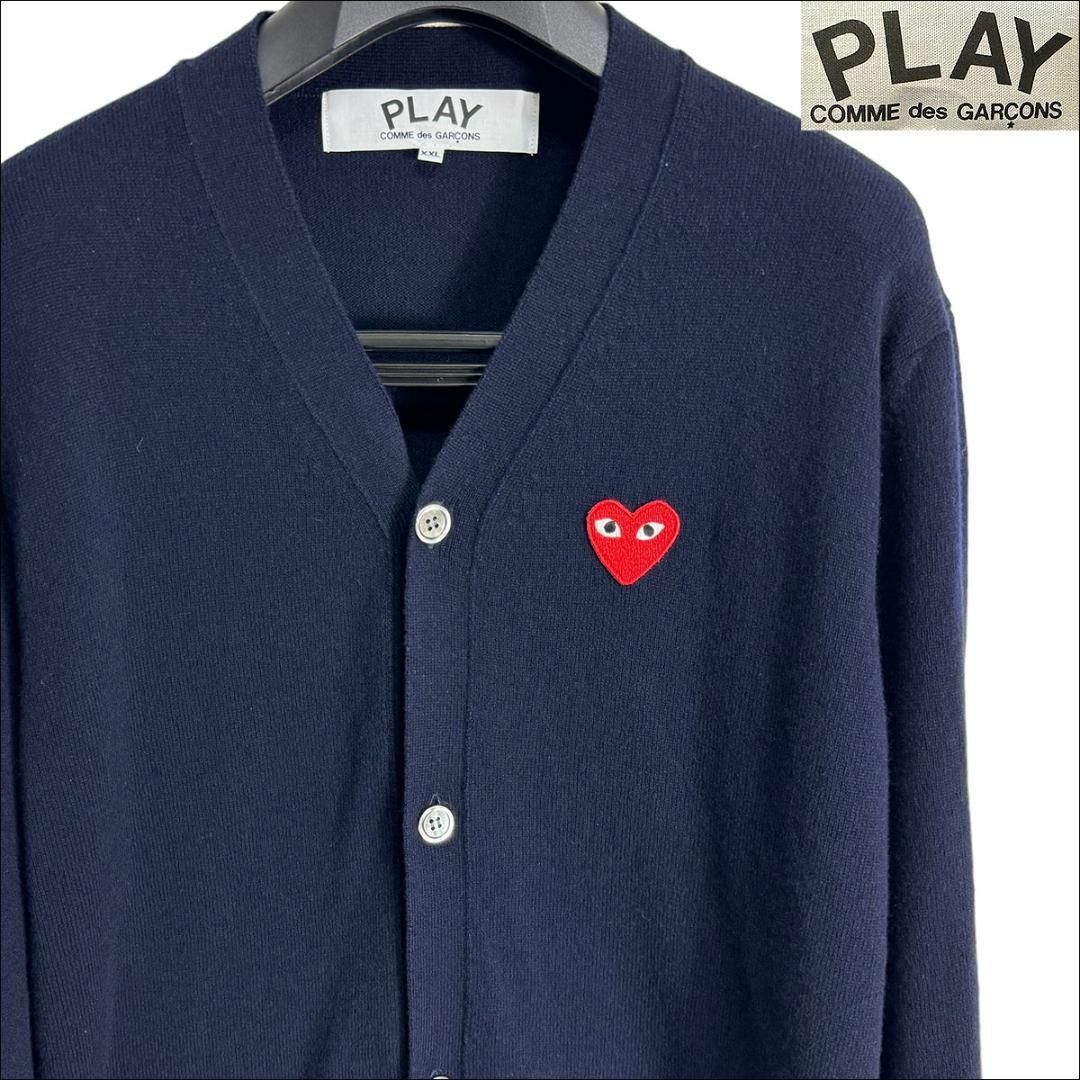 COMME des GARCONS(コムデギャルソン)のJ3104未使用 プレイコムデギャルソン レッドハート カーディガン 紺 XXL メンズのトップス(カーディガン)の商品写真