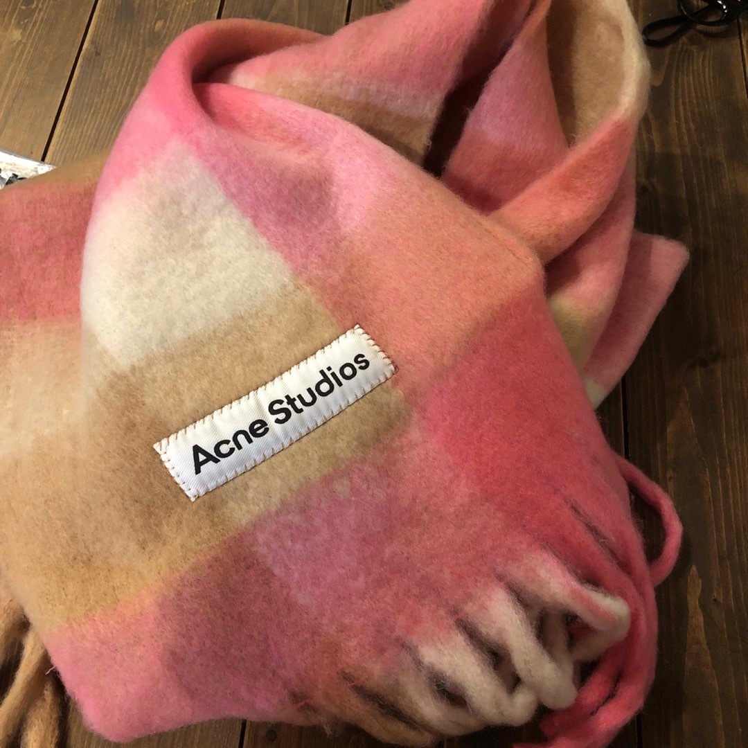 Acne Studios(アクネストゥディオズ)のacne studiosアクネマフラーショール❤️ピンク レディースのファッション小物(マフラー/ショール)の商品写真